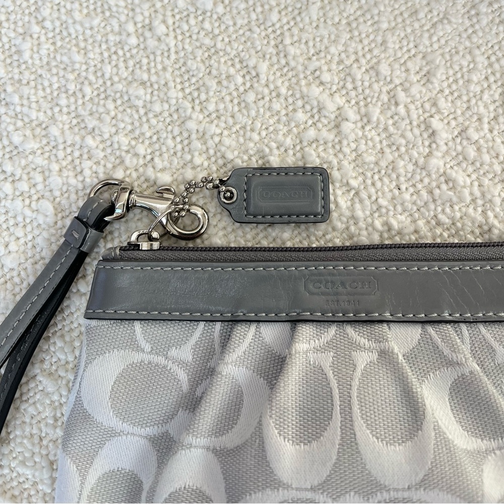 COACH wristlets cosmetic bag silver gray. Logo fabric leather trim AUTHENTIC! - Picture 3 of 6